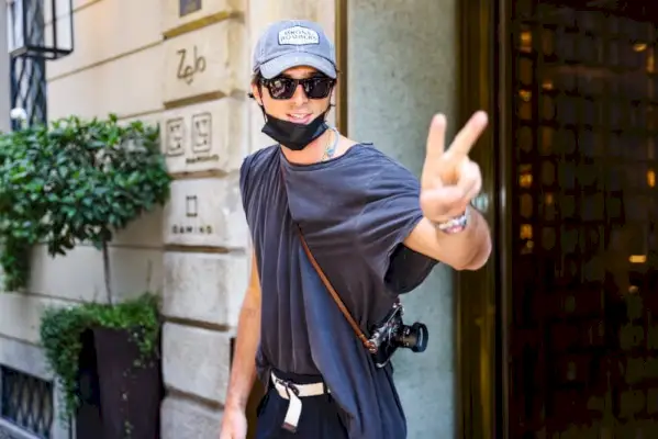 Jacob Elordi zachycuje uvolněnou podstatu street stylu během Milan Men