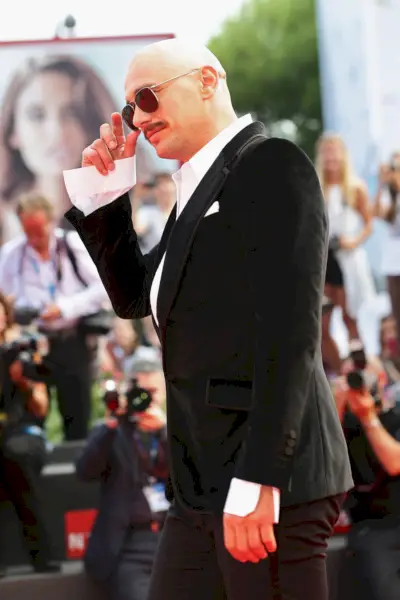 Jamesas-Franco-Plikis-002