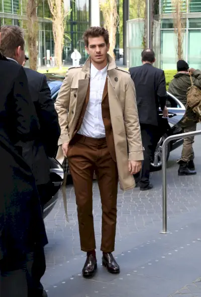 מְנוּקָד! אנדרו גארפילד בבורברי טרנץ'