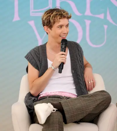 Troye Sivan Cannes Prada Cardigan bez rukávů 2024