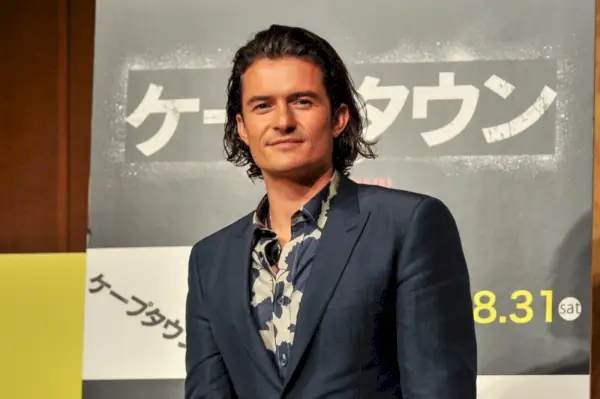 Orlando Bloom nosi Burberry na japonski premieri 'ZULU'