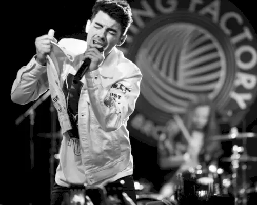 조 조나스(Joe Jonas) + DNCE Wear Diesel, 역대 최고의 투어를 ​​위한 투어