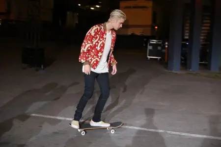 ジャスティン ビーバー スケートボード 002 2016 写真サン ローラン ショー