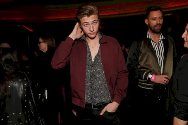 サンローランのラッキー・ブルー・スミス