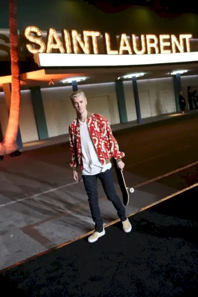 ジャスティン ビーバー スケートボード 001 2016 写真サン ローラン ショー