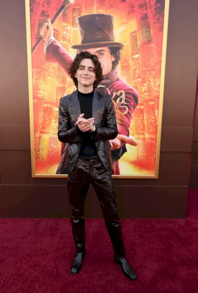 Timothée Chalamet trasuda carisma in un abito Tom Ford goffrato coccodrillo alla premiere di Los Angeles di Wonka.