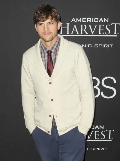 Ashton Kutcher bär Life/After/Denim till LA Visning av 'JOBS'