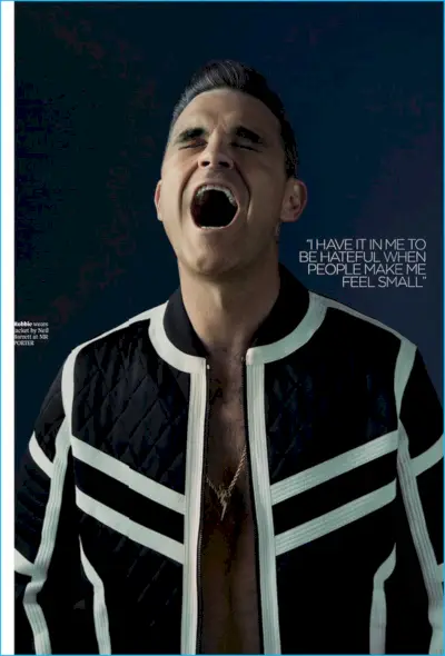 Joseph Kocharian은 영국 디자이너 Neil Barrett의 흑백 보머 재킷을 Robbie Williams에게 입혔습니다.