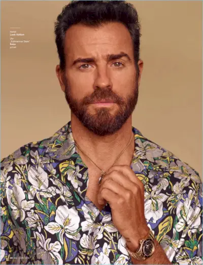 Na frente e no centro, Justin Theroux veste uma camisa Louis Vuitton e um relógio Rolex.
