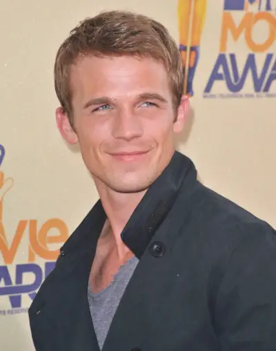 カム・ギガンデット 金髪俳優