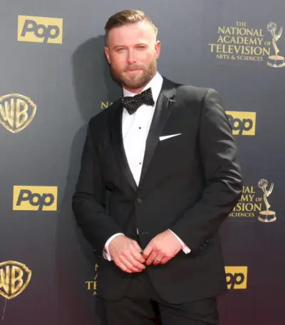 ジェイコブ若いブロンドの俳優