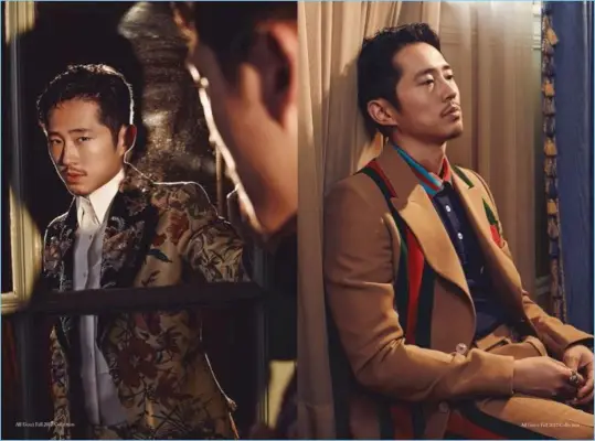 배우 스티븐 연이 구찌의 강렬한 룩을 착용했습니다.