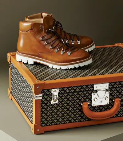 J. Cole för Bally vandringskängor