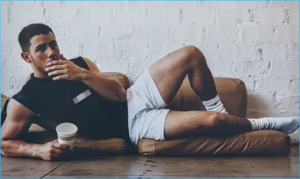 Nick Jonas gefotografeerd door Christian Oita voor het tijdschrift Wonderland.