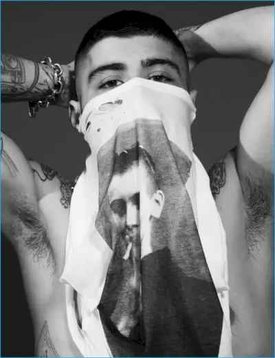 Zayn Malik fotografiado con una camiseta de la revista Assembly para Paper.