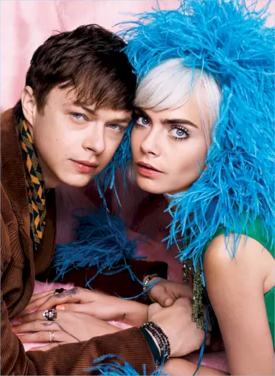 Pozand cu Cara Delevingne, Dane DeHaan poarta Prada.