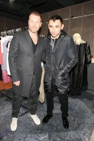Jonny Johansson y Nicola Formichetti