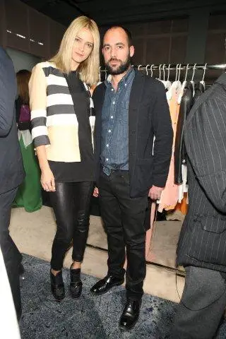 Carmen Kass todo en Acné y Mikael Schiller