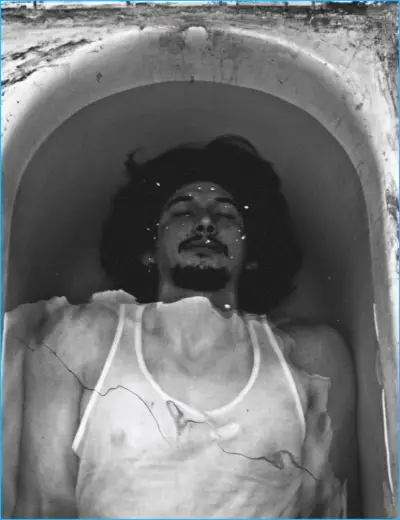 Zanurzający się Adam Driver pojawia się w wydaniu magazynu Interview z grudnia 2016 r./styczeń 2017 r.