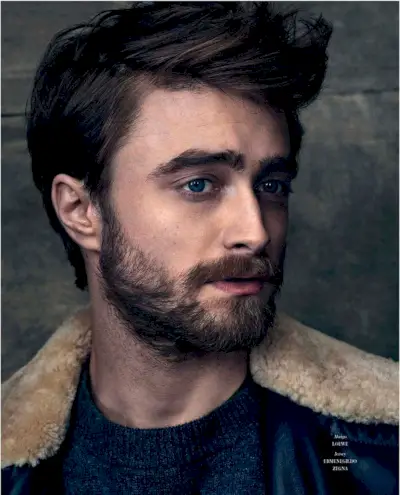 Daniel Radcliffe draagt ​​een jasje van schapenvacht.
