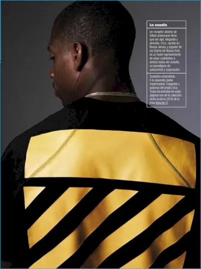 Victor Cruz가 Off-White를 참조한 Moncler O 디자인의 뒷면을 선보입니다.