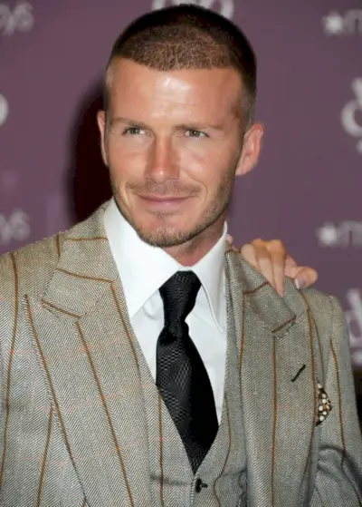 David Beckham are o coafură tunsoare.