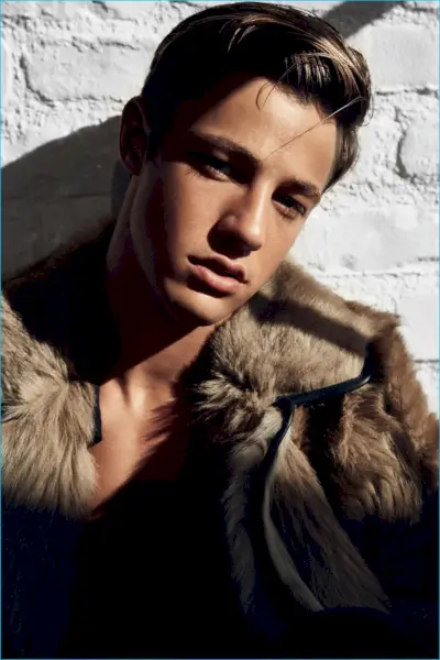Cameron Dallas usa um casaco de pele da Lanvin para Flaunt.