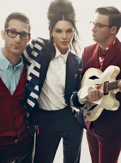 Ontwerper David Hart poseert met Kendall Jenner en zanger Nick Waterhouse.