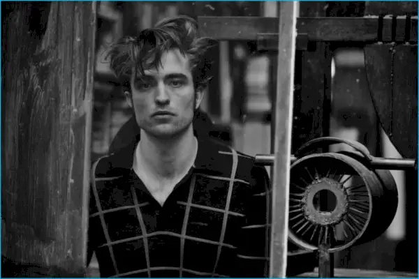 Robert Pattinson igra v filmu Moody Dior Shoot