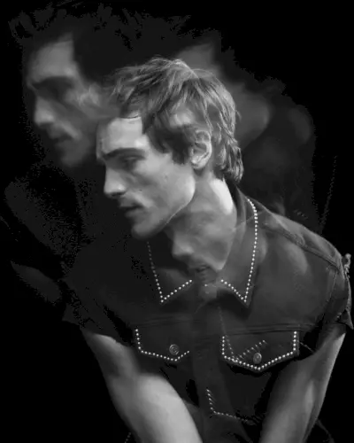 Cămașă fără mâneci cu împodobire Jacob Elordi Ședință foto 2022 El Pais Semanal