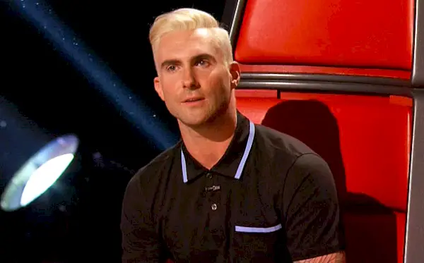 Blond włosy Adama Levine’a