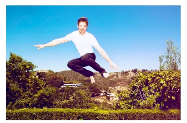 Džošs Hendersons tiek atklāts