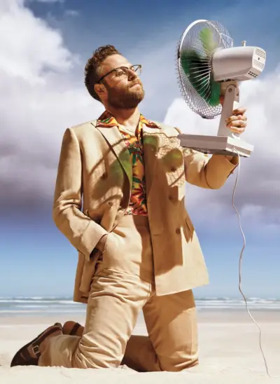 En smart vision, Seth Rogen bærer et Paul Stuart-jakkesæt, SSS World Corp-skjorte og Grenson-sandaler.