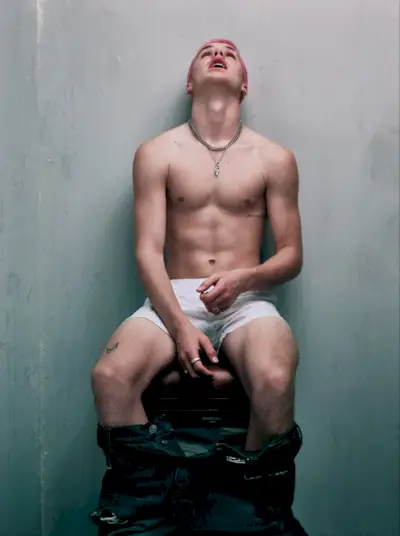 크루즈 베컴 셔츠리스 사진 촬영 i-D 2022 속옷