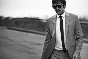 Pedro Pascal LUomo Vogue 2015 Séance Photo 003