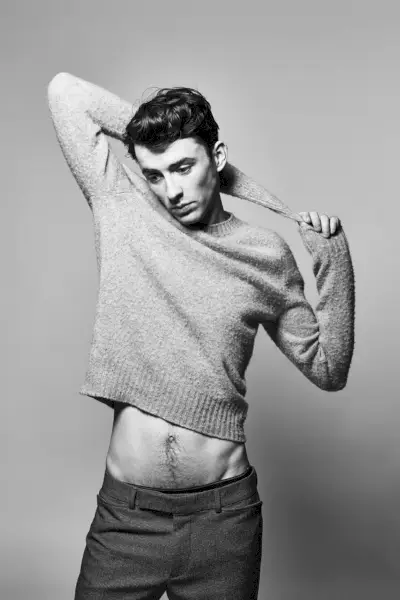 Matthew Beard ha lo styling di Alex Badia per il servizio fotografico.