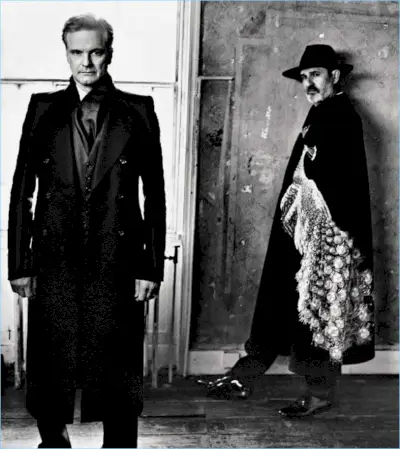 Diventando dandy, Colin Firth e Rupert Everett indossano look di Alexander McQueen.