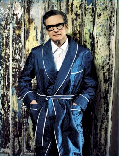 L'attore Colin Firth indossa una vestaglia di seta di Tom Ford.