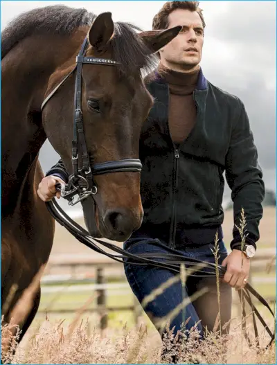 Henry Cavill se aventura al aire libre para su sesión de Men's Fitness.