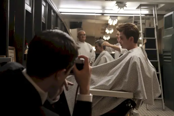 ロバート・パティンソンとデイン・デハーンがデニス・ストックとジェームス・ディーンを演じる「ライフ」をご覧ください