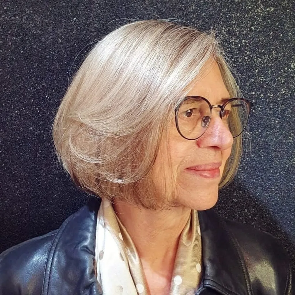 lett-hake-lengde-vask-og-slite-klipp-for-kvinner-over-70' title=