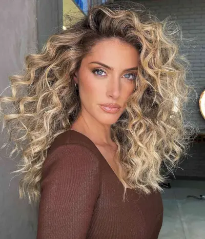 Full-Looking Highlighted Blonde Curls