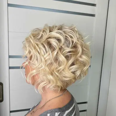 blonde bob with loose curls