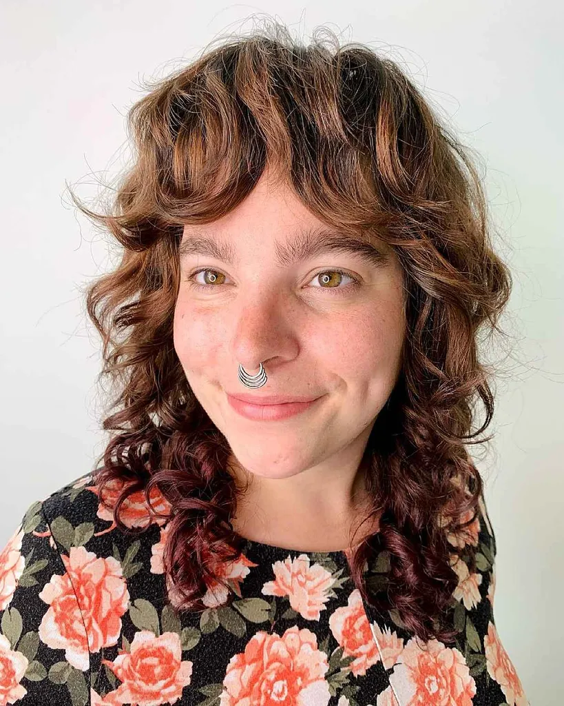 커튼 프린지가 달린 곱슬머리' title=