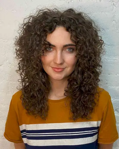 Perfectly Shaped Curls for Medium-Length Hair