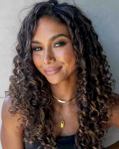 Sexy Curly Balayage on Medium-Length Hair