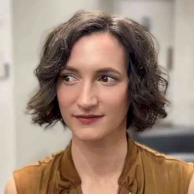 Chin-Length Hair with Loose Waves