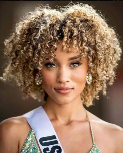 Chin-Length Layered Cut for Tight Ringlets