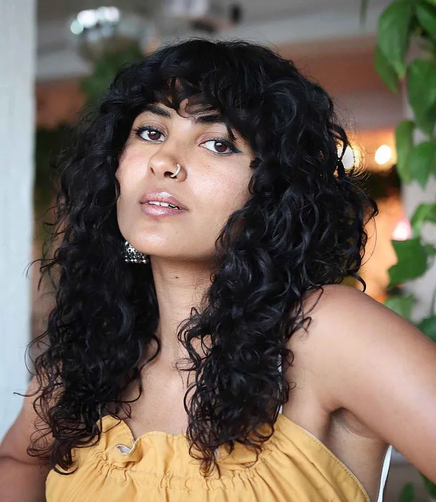 corte de cabelo cacheado sem esforço para cabelos longos' title=