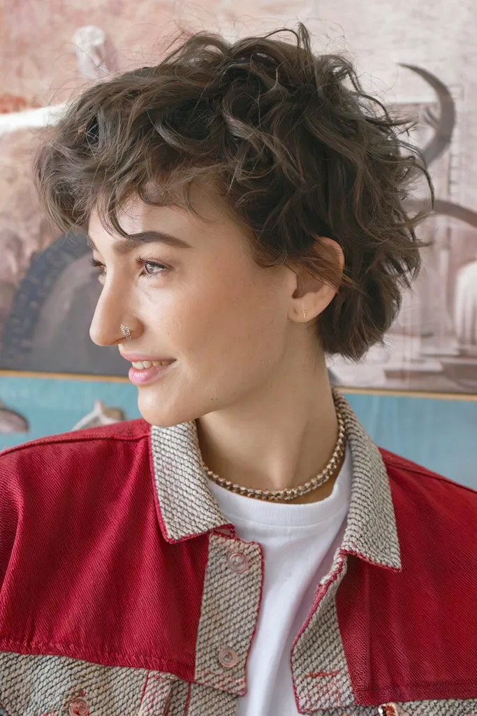 자연스러운 곱슬머리를 위한 짧은 곱슬 숭어 이발' title=